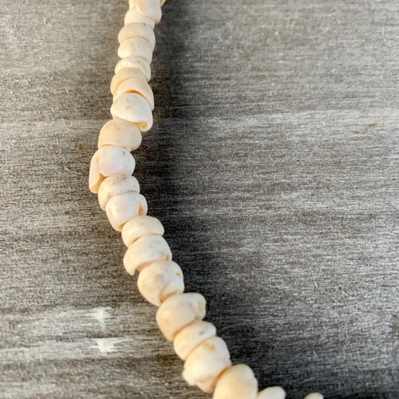 Vintage | Hawaiian 🌺 Puka Shell Necklace - Picture 3 of 7